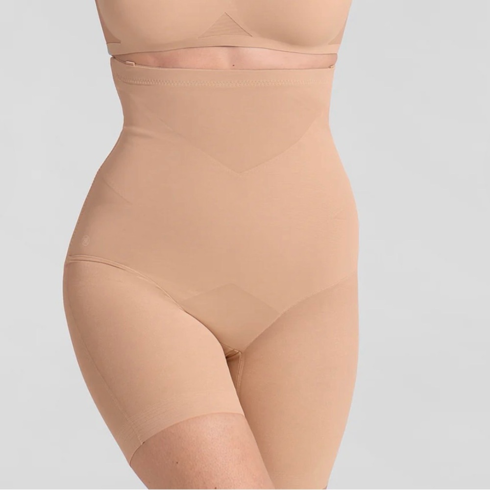 Honeylove SuperPower Short in Sand